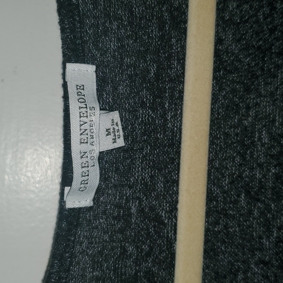 Beautiful soft sweater Size Medium - Picture 4 of 5